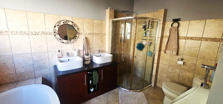 To Let 4 Bedroom Property for Rent in Safari Gardens North West